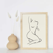 Load image into Gallery viewer, Female Form No. 3 in Off White and Black
